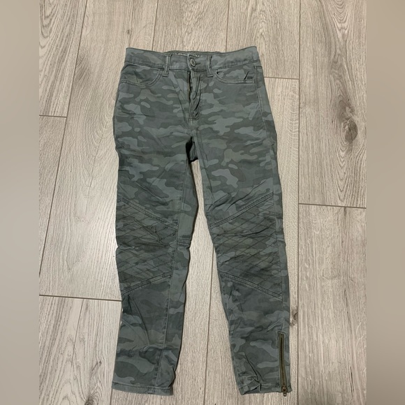 American Eagle high rise cropped jegging size 2 short camouflage print - Picture 1 of 9